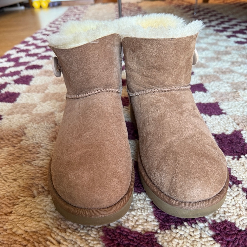 Ugg Mini Bailey Button Boot in Chestnut, size 9 - image 10
